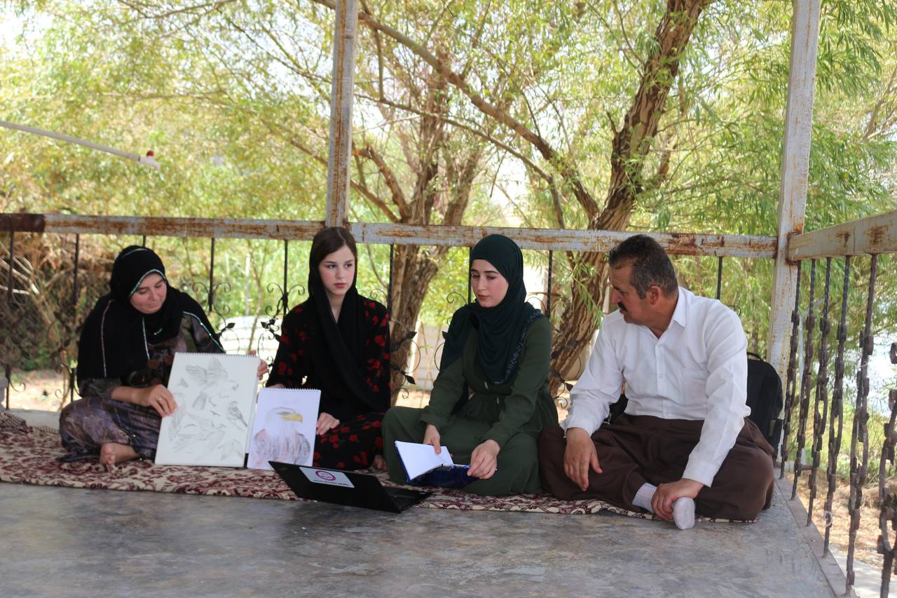 دایکێک بۆ سێ کچە نابیستەکەی، هیوا لە ئازاردا دەچێنێت